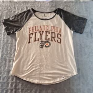 Fanatics Philadelphia Flyers T-Shirt Womens Size Medium White and Black NHL